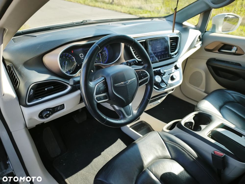 Chrysler Pacifica - 21