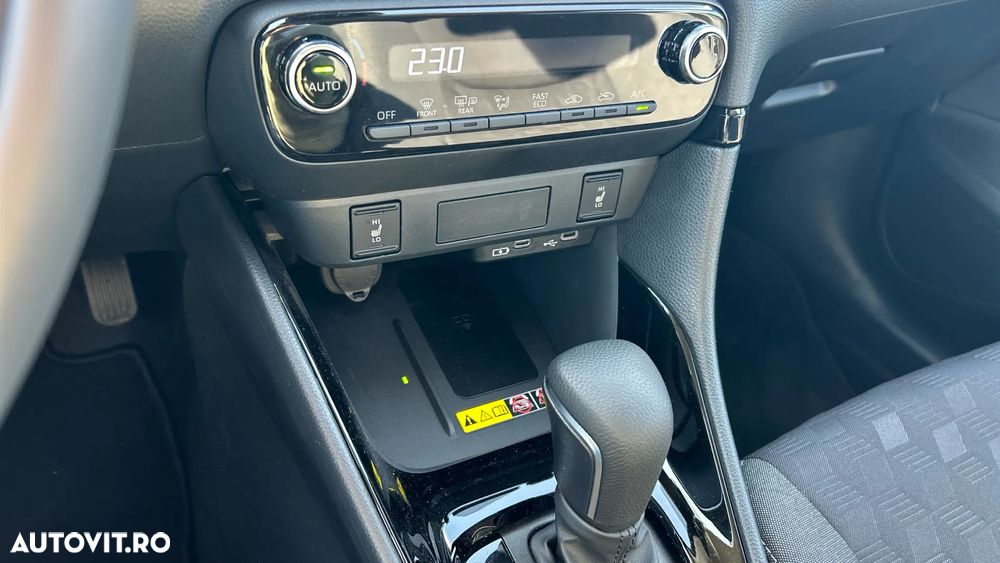 Toyota Yaris 1.5 VVT-i HSD Dynamic - 13