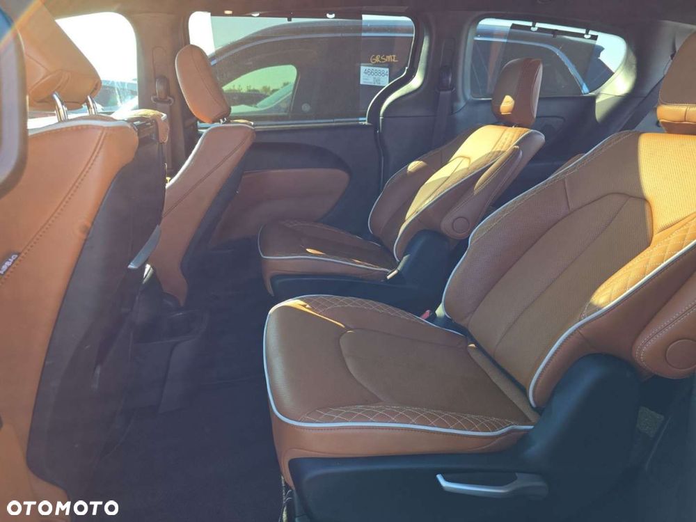 Chrysler Pacifica - 17