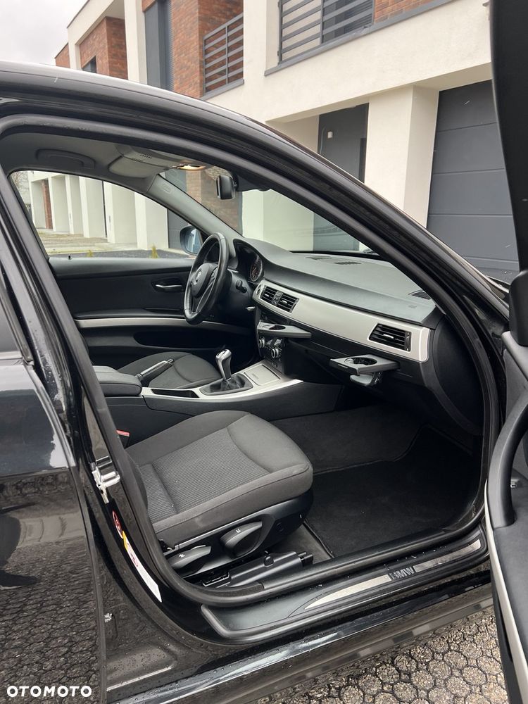 BMW Seria 3 318d DPF Edition Exclusive - 18