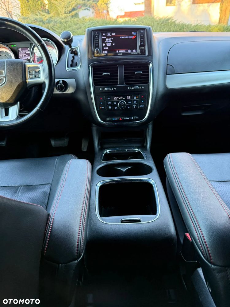 Dodge Grand Caravan 3.6 R/T - 12