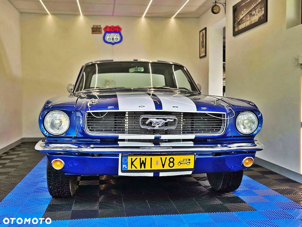 Ford Mustang - 25