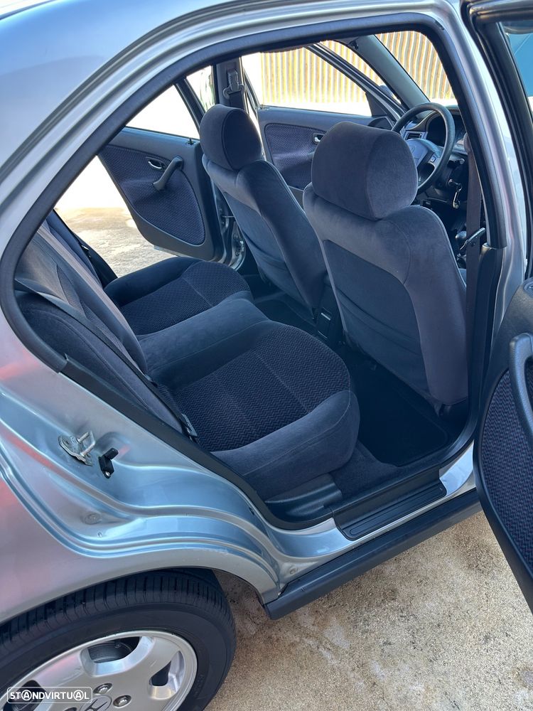 Honda Civic 1.5i LS - 6
