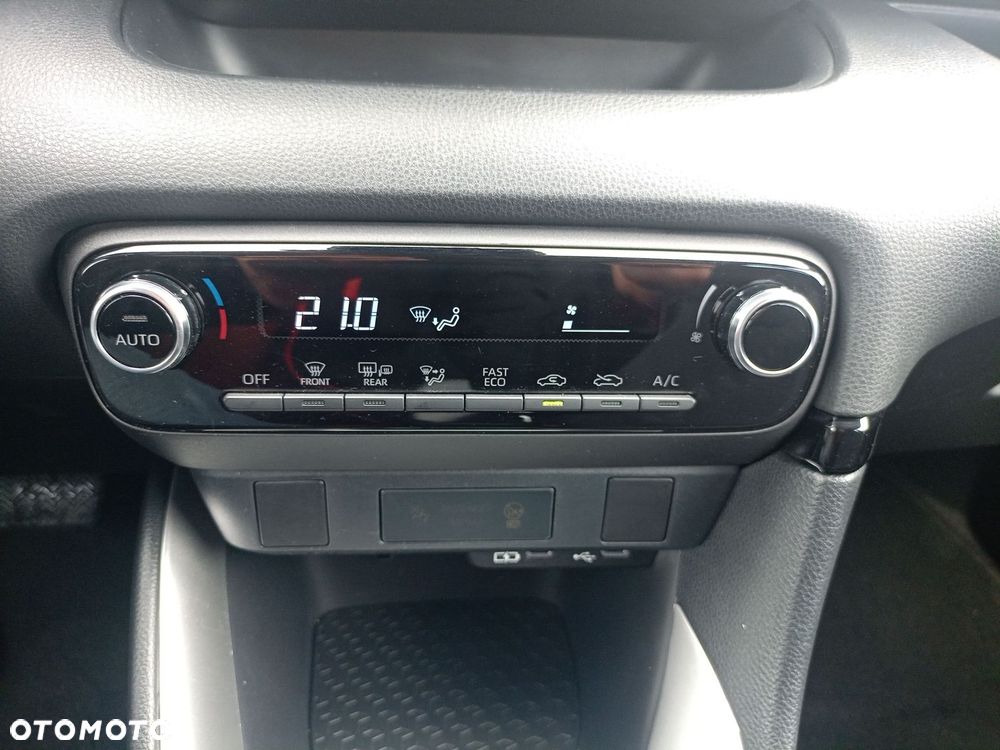 Toyota Yaris - 16