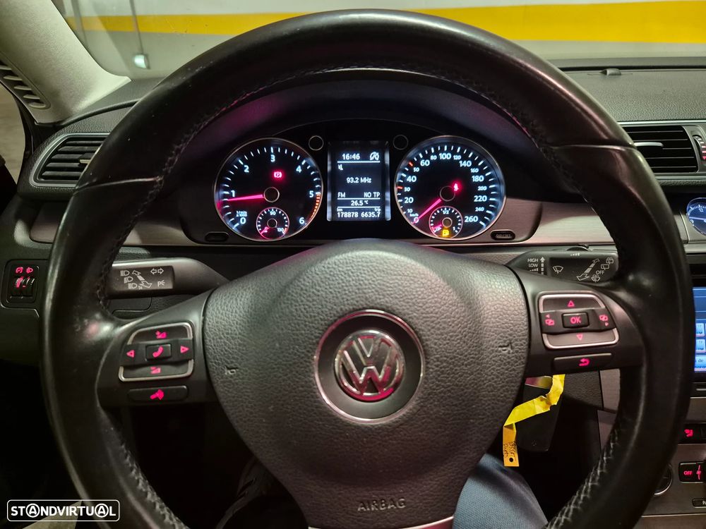 Volkswagen Passat Variant 1.6 TDI Confortline — fotografia 22