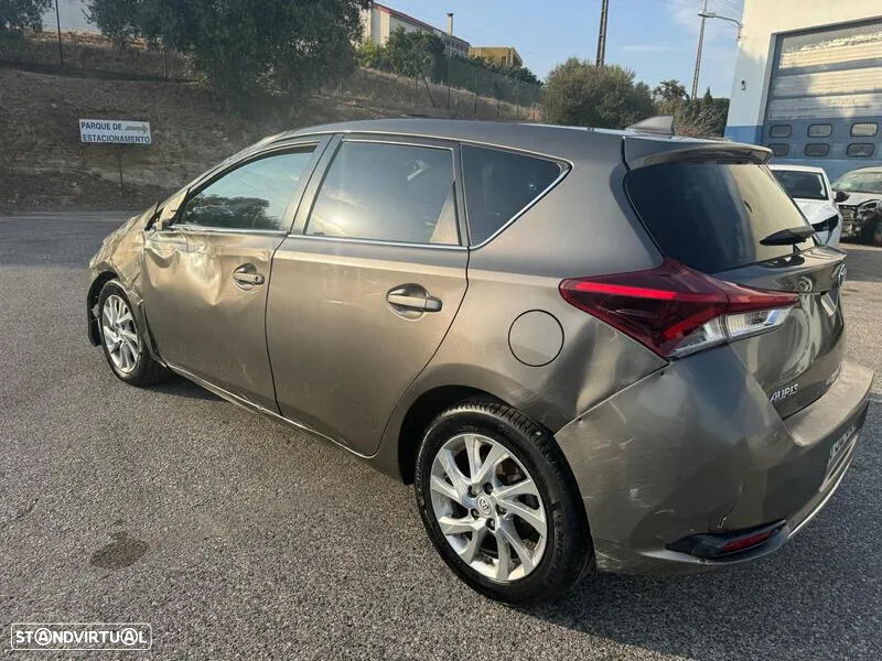Toyota AURIS 1.4 D-4D de 2017 para peças - 4
