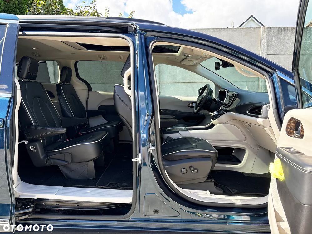 Chrysler Pacifica - 15