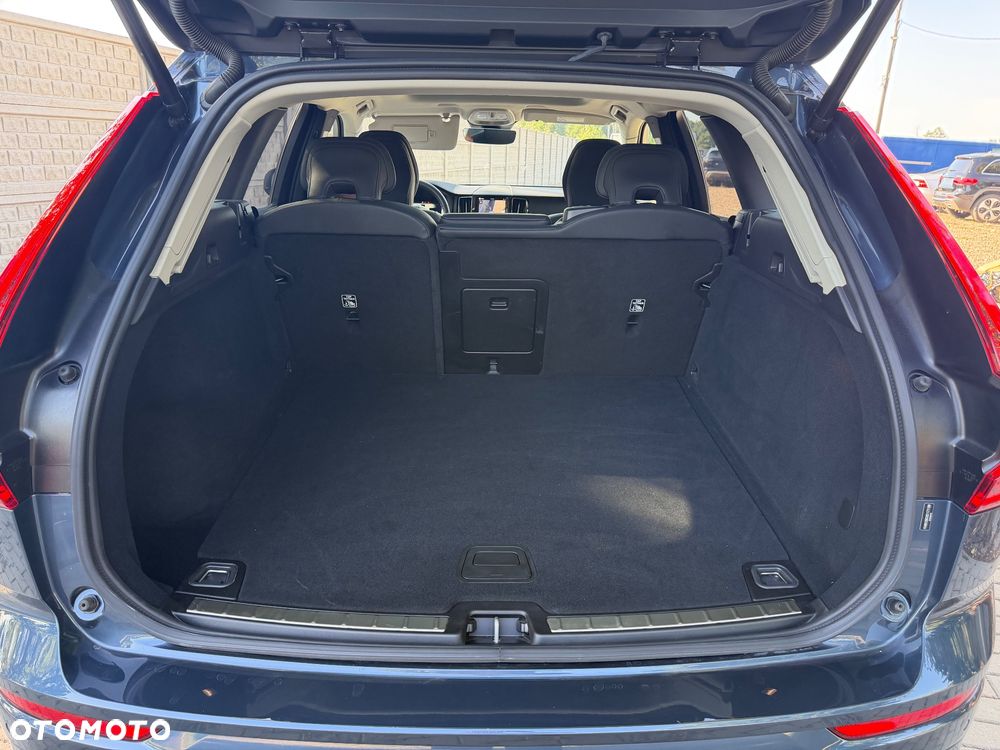 Volvo XC 60 B5 B AWD Plus Dark - 16