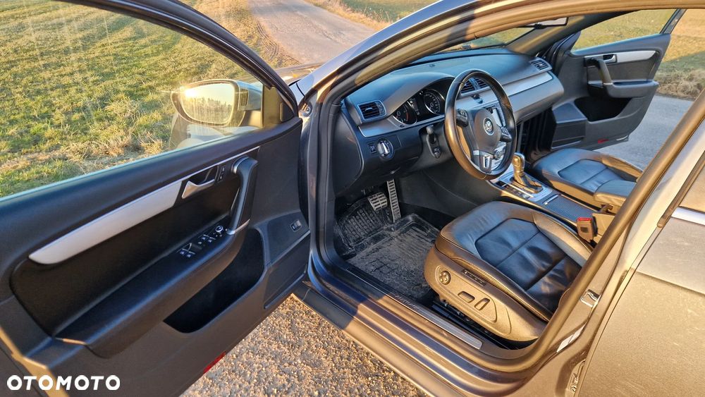 Volkswagen Passat 2.0 TDI 4Motion DSG BlueMotion Tech Highline - 23