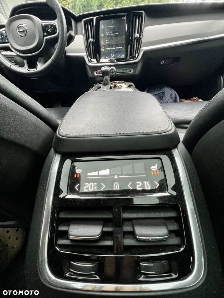 Volvo V90 D5 AWD Geartronic Momentum Pro - 26