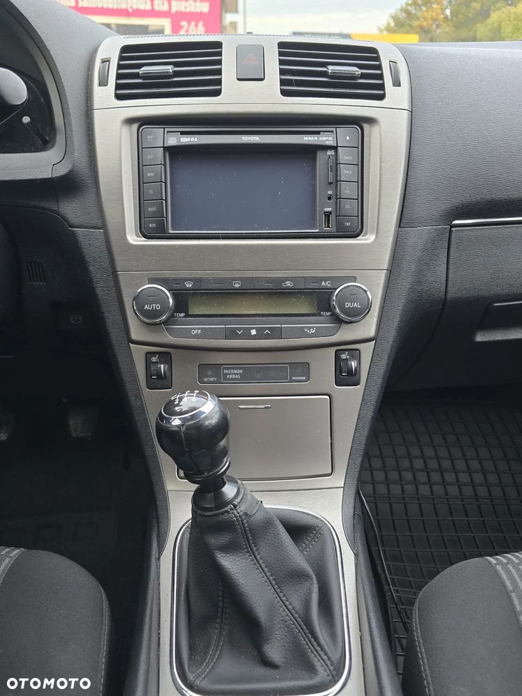Toyota Avensis 1.6 Premium - 28