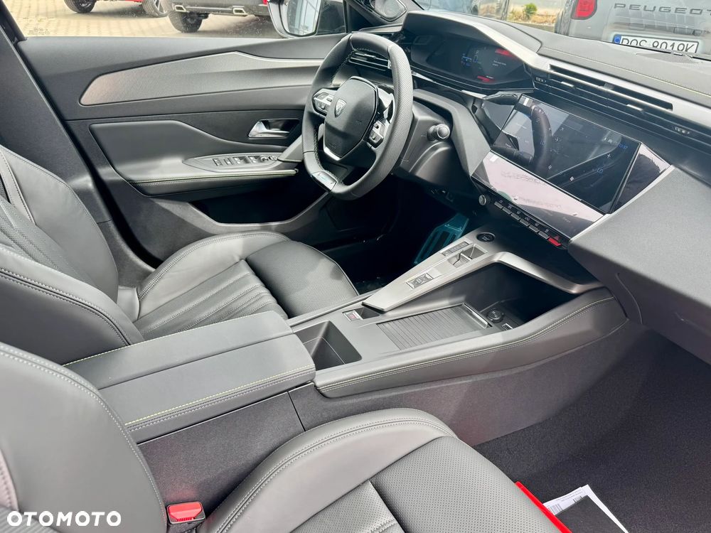 Peugeot 408 1.6 Plug-in Hybrid 240 GT Exclusive e-DCS7 - 11