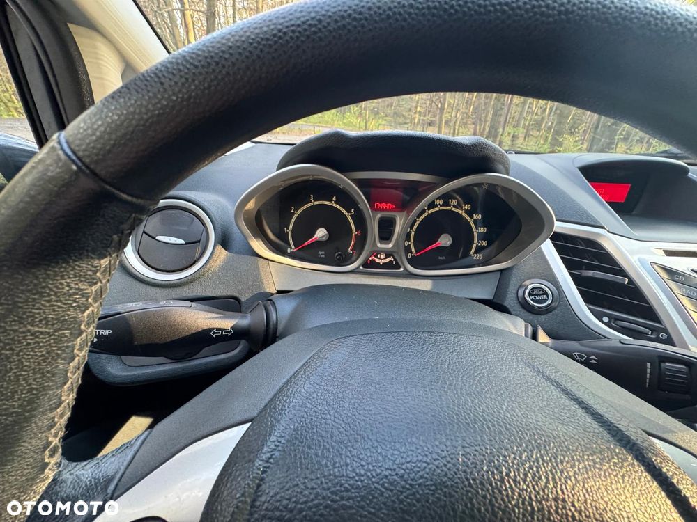 Ford Fiesta 1.6 Titanium - 25