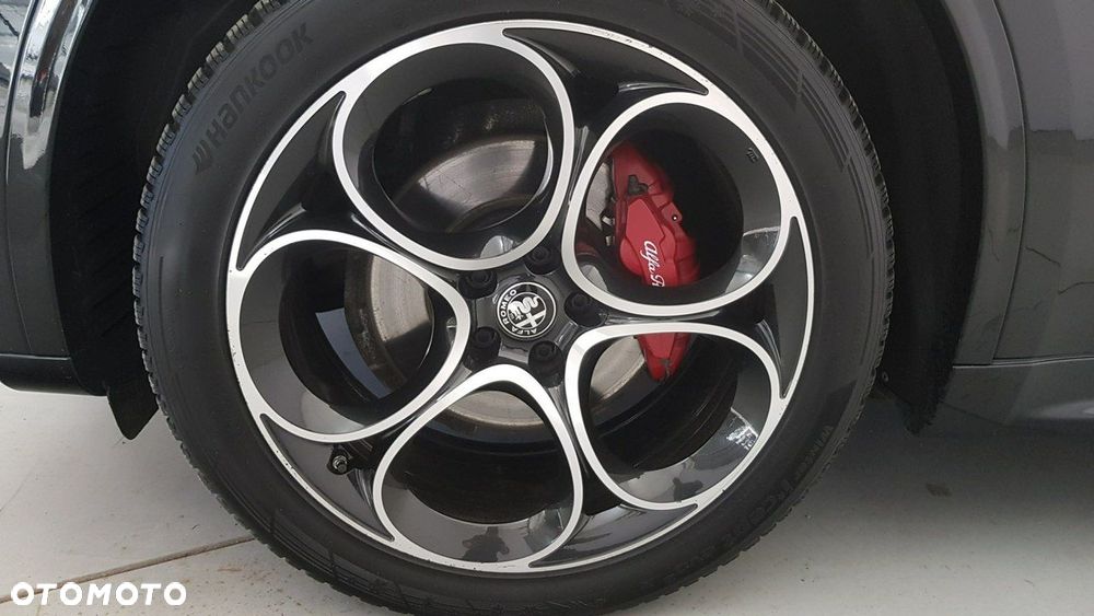Alfa Romeo Stelvio - 9