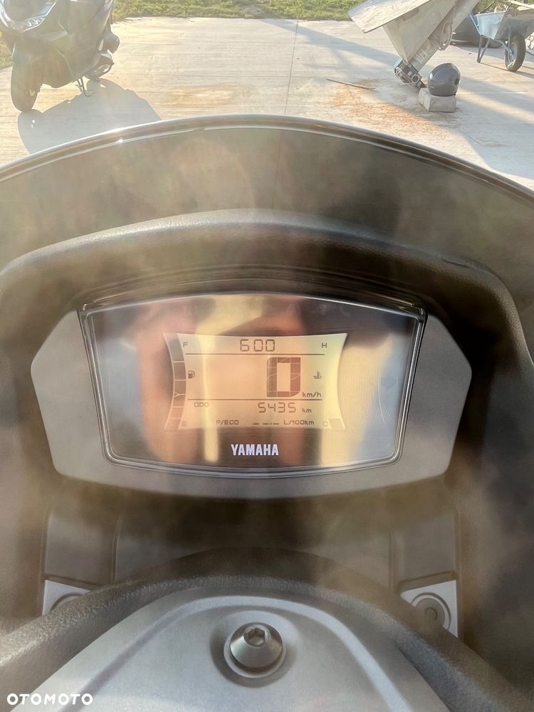 Yamaha NMAX - 7