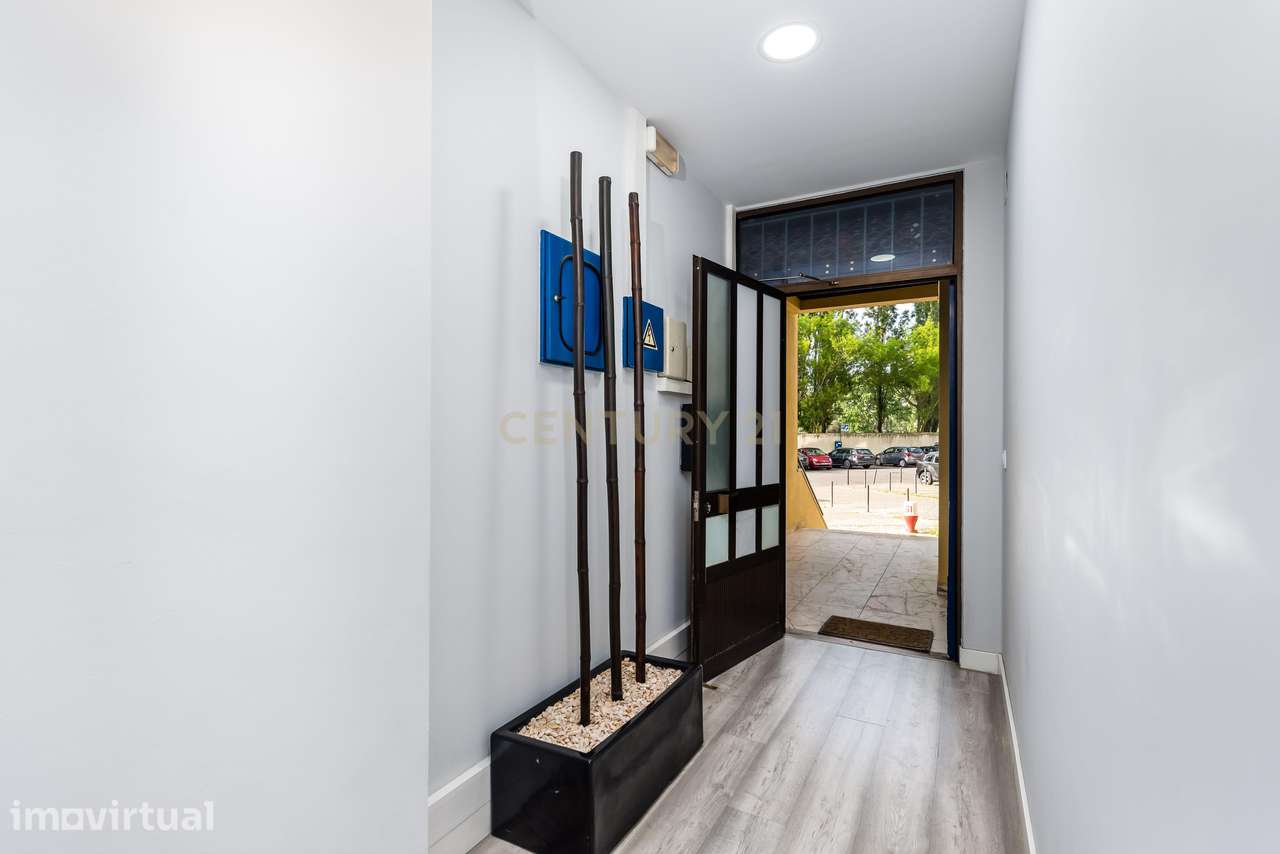 Lumiar | Loja Remodelada com Estacionamento | Comércio, Serviços ou Ha - Grande imagem: 3/28