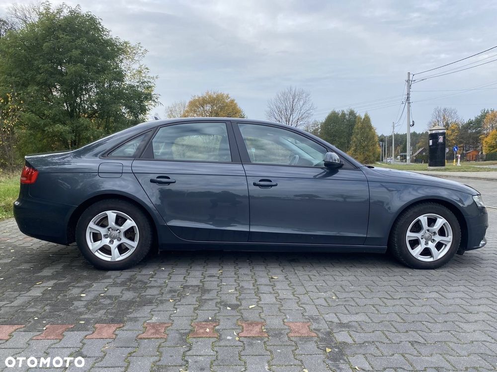 Audi A4 Limousine - 8