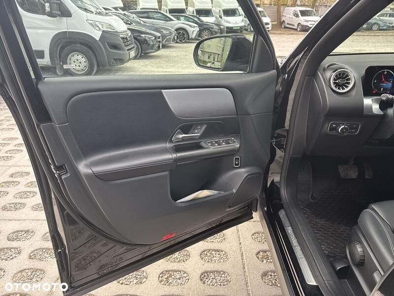 Mercedes-Benz GLB 200 7G-DCT - 13