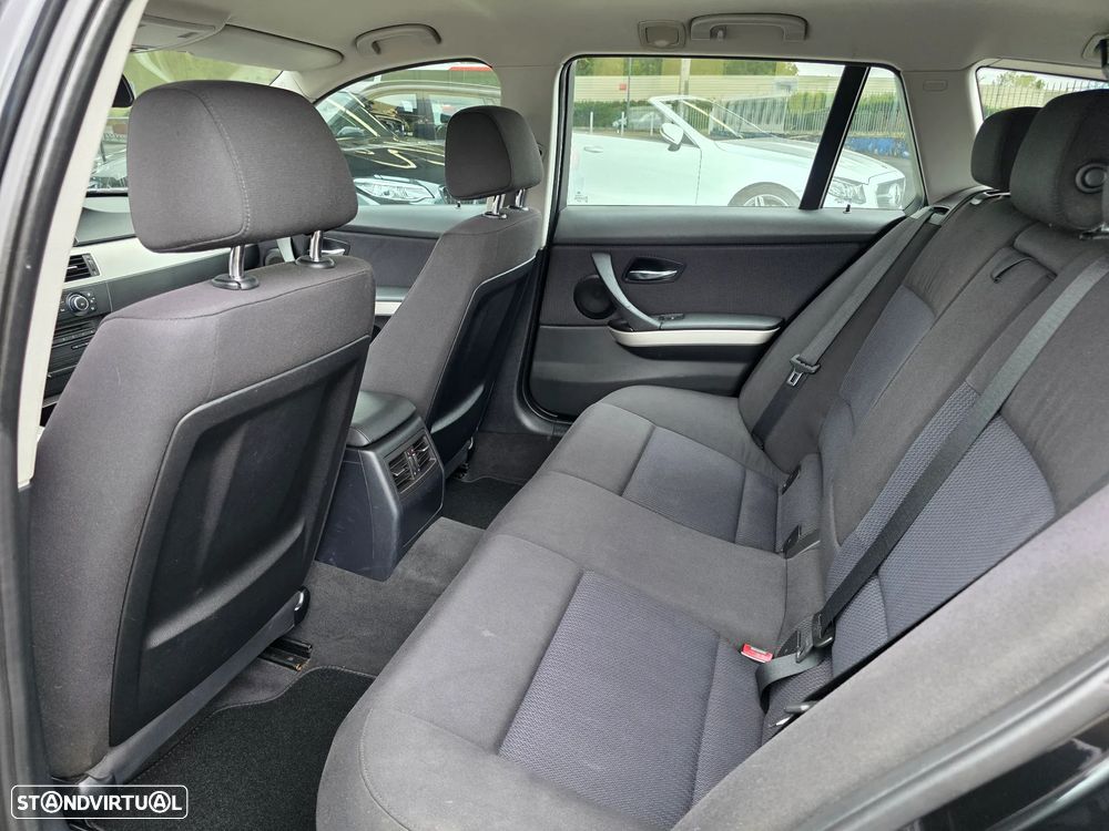BMW 318 d Sport Line - 26