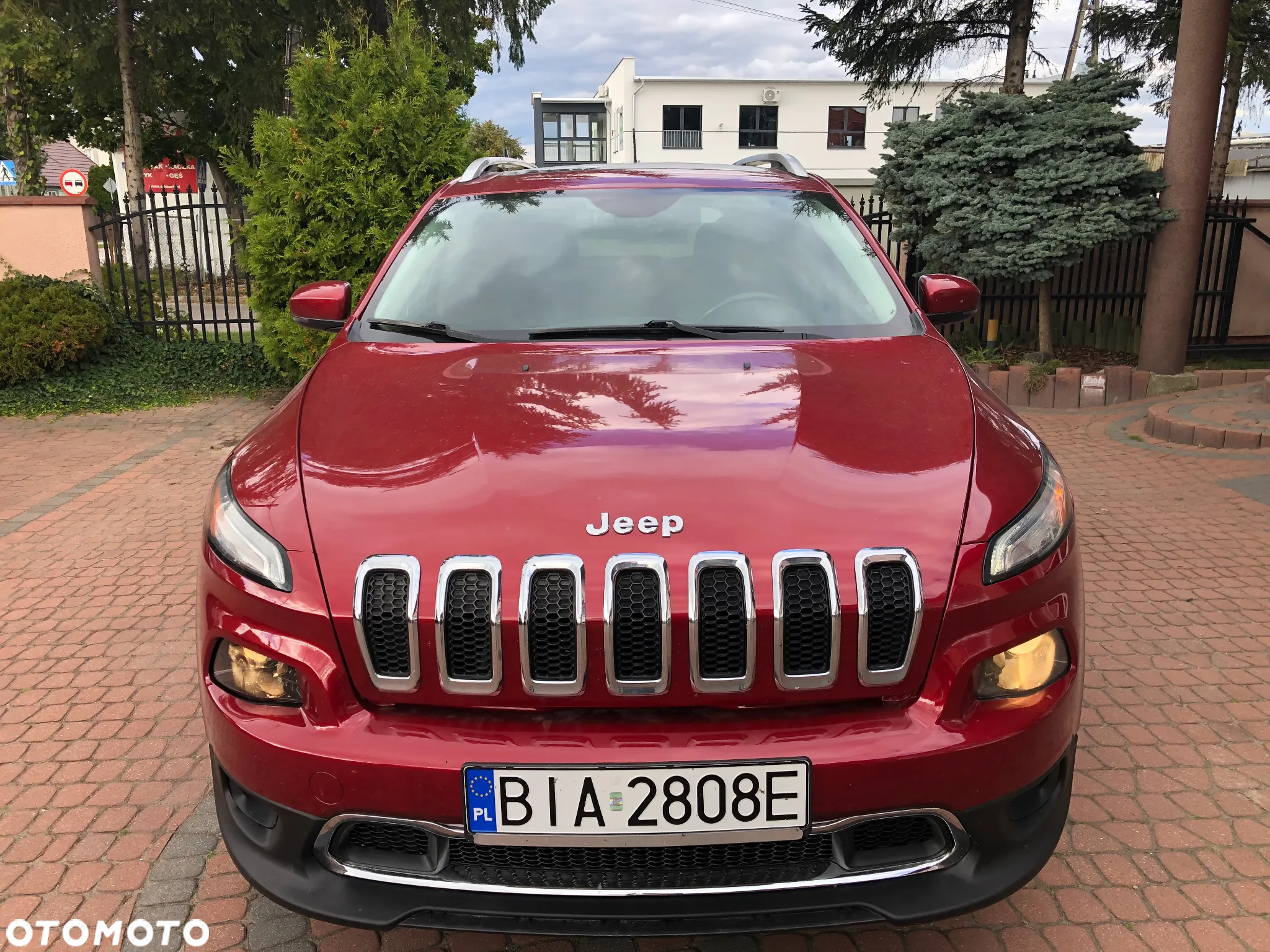 Jeep Cherokee - 4