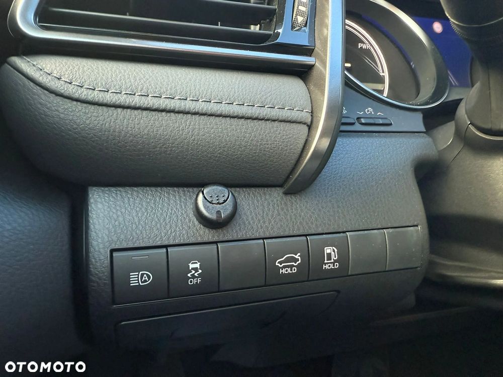 Toyota Camry 2.5 Hybrid Comfort CVT - 25