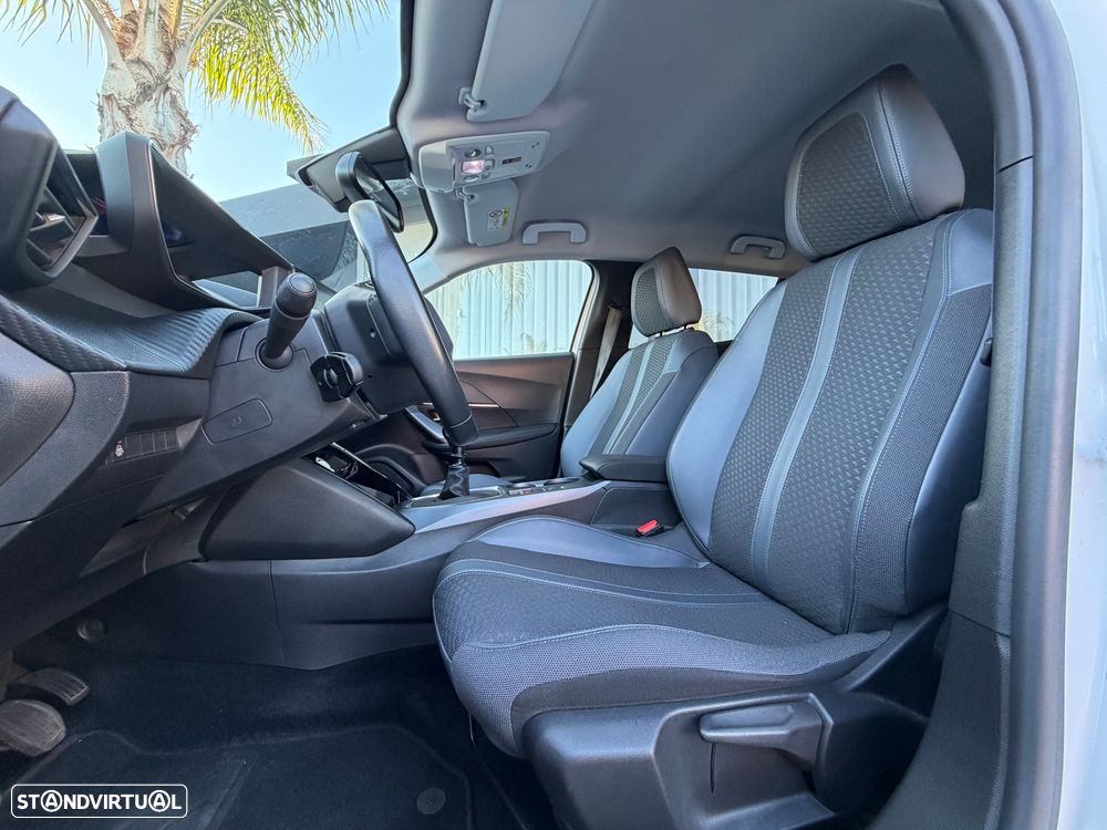 Peugeot 2008 1.2 PureTech Allure - 17