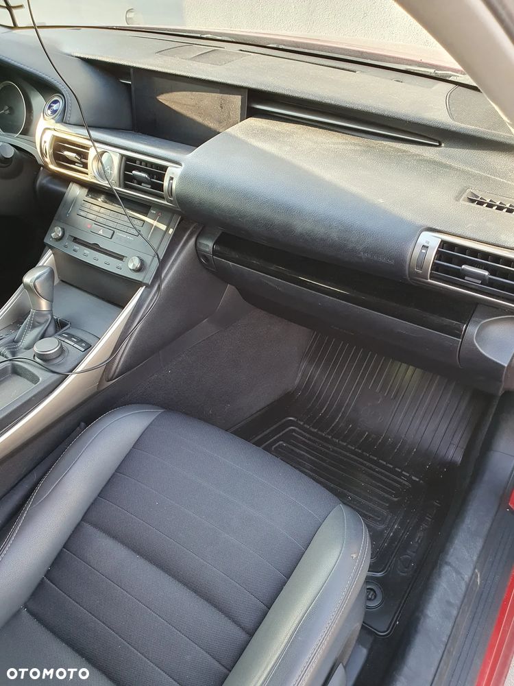 Lexus IS 300h Elite - 9