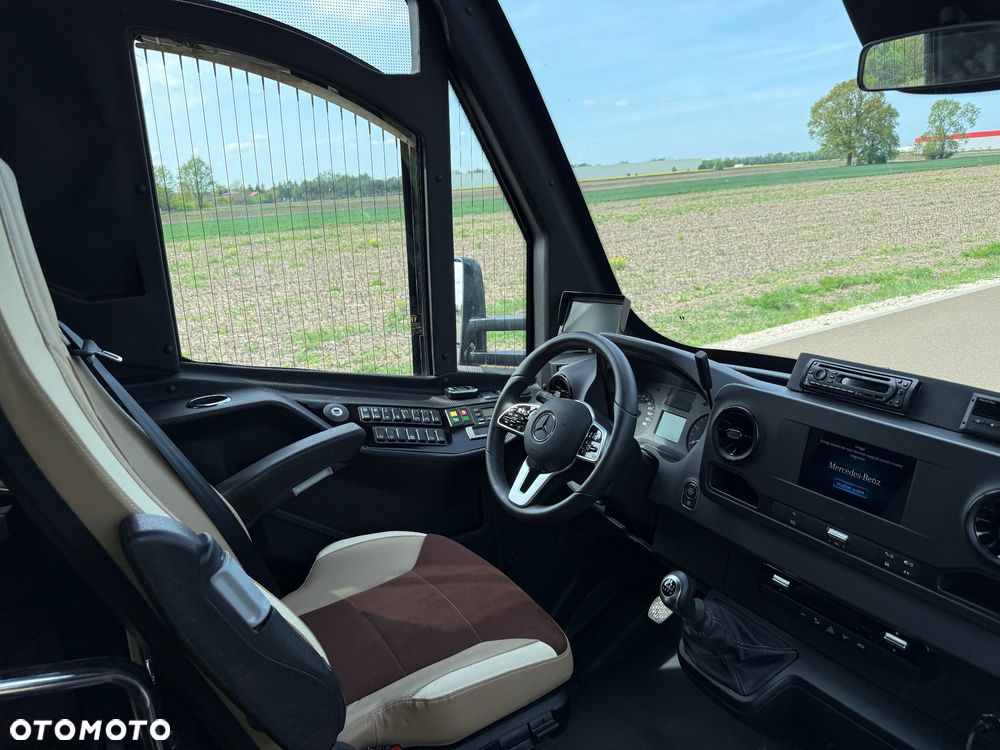 Mercedes-Benz Sprinter 519 - 32