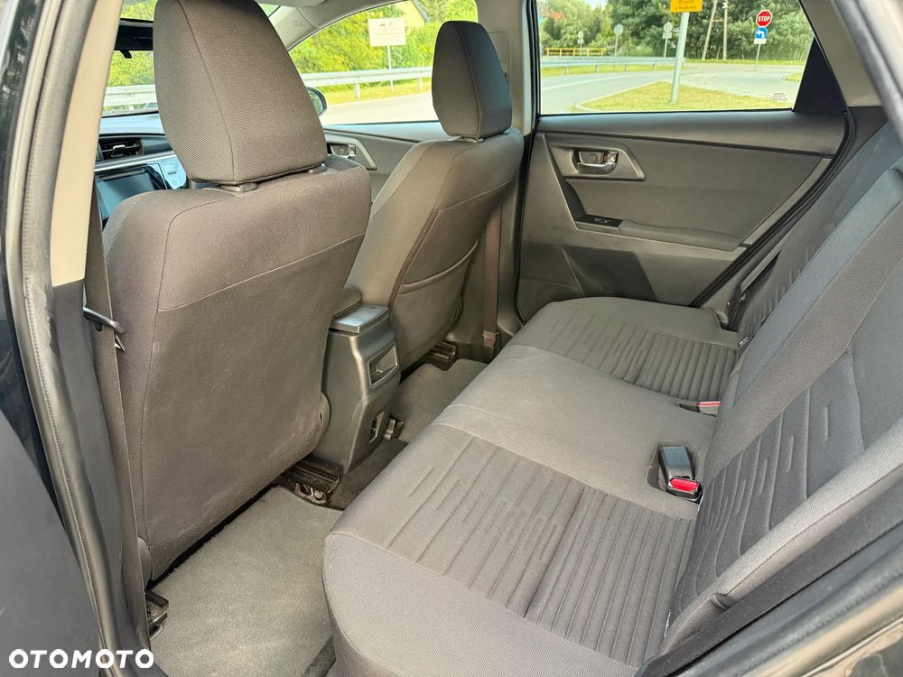 Toyota Auris 1.6 Premium - 24
