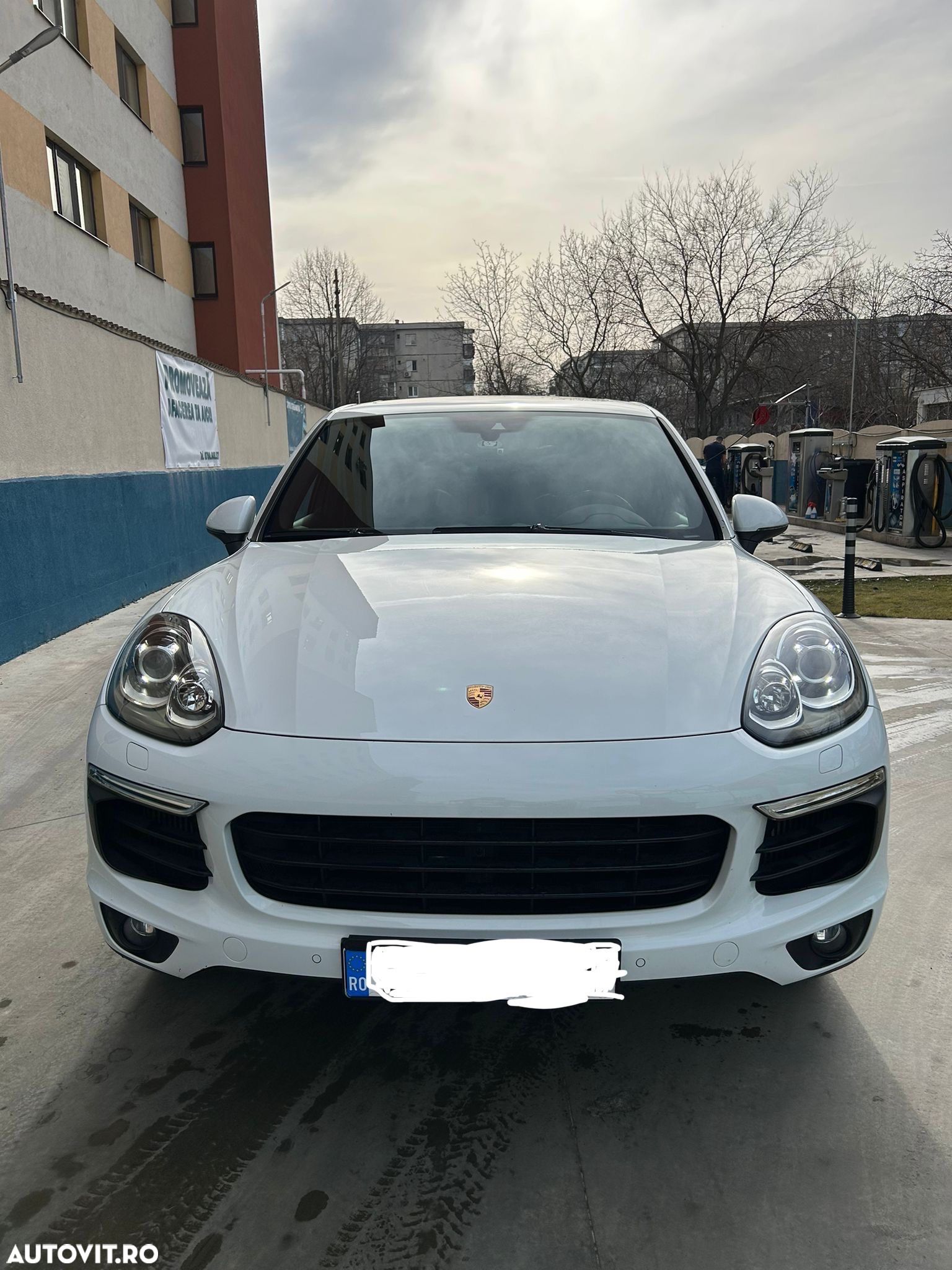 Porsche Cayenne 3.0 L - 1