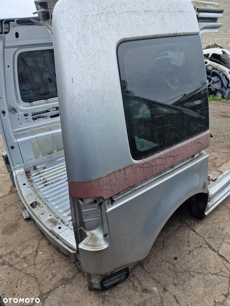 Blotnik prawy tył vw caddy 04-15 - 1