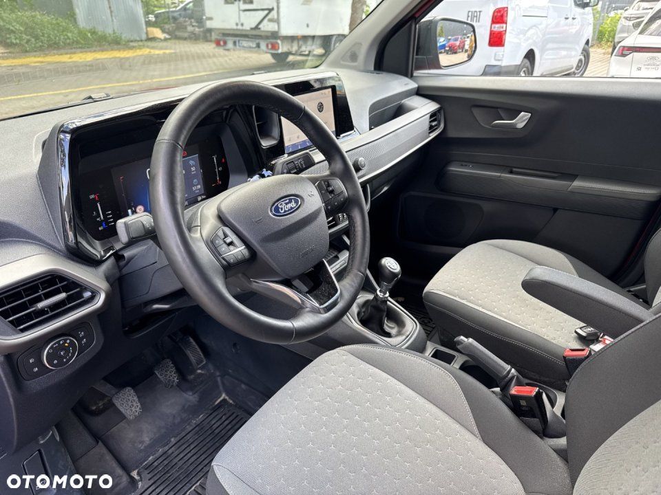 Ford Transit Courier - 11