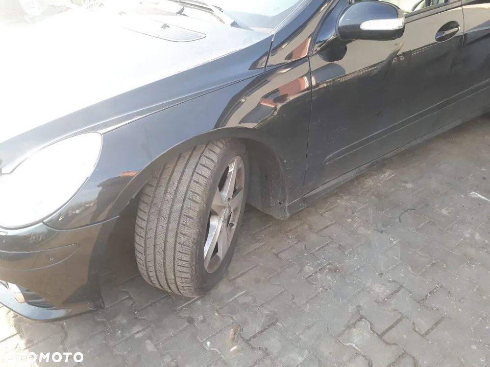 Błotnik przód lewy  Mercedes R klasa W 251 kod lakieru C197 - 2