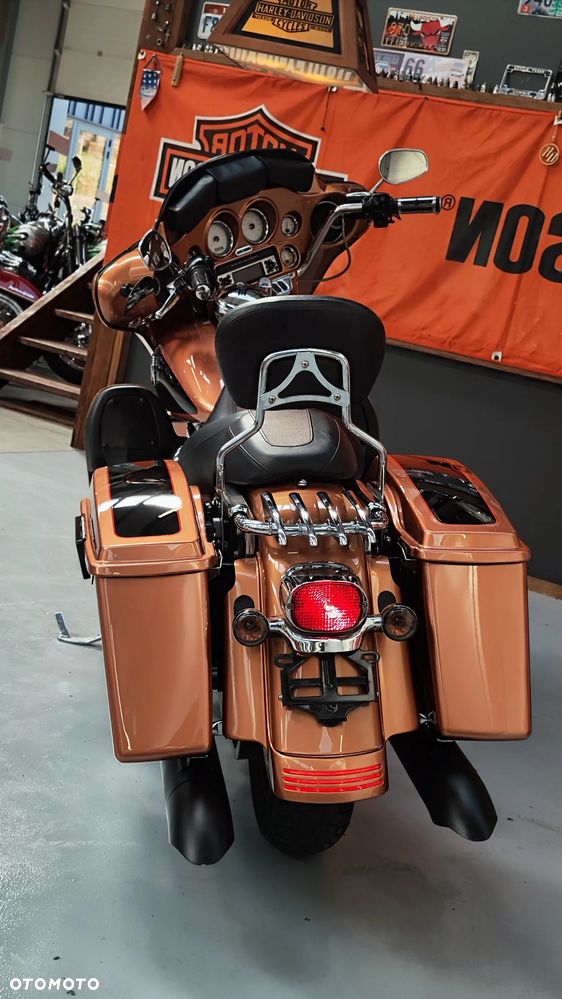 Harley-Davidson Touring Street Glide - 38