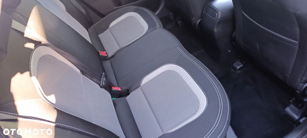 Kia Ceed - 12