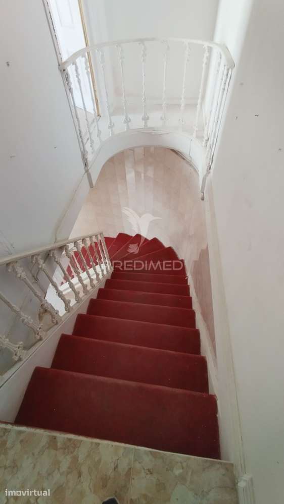 Andar de Moradia & Sotao T2+2   com 234 m² para Recuperar na Baixa... - Grande imagem: 3/40