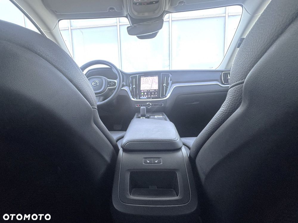 Volvo V60 Cross Country - 23