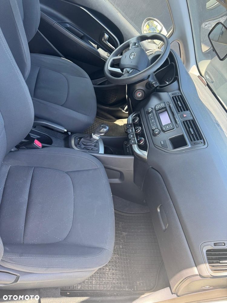 Kia Rio - 11