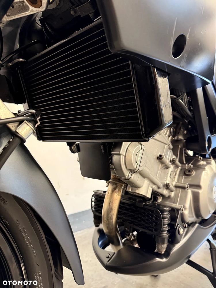 Suzuki V-STROM - 24
