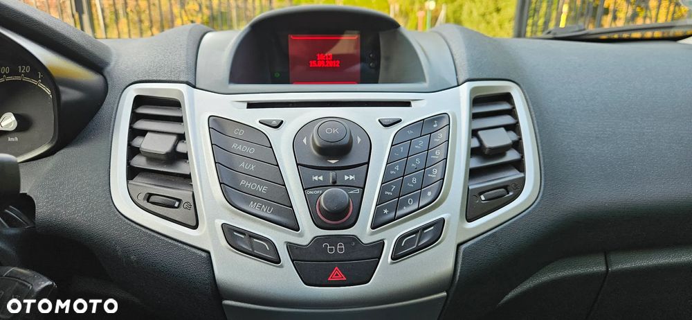 Ford Fiesta 1.25 Champions Edition - 14