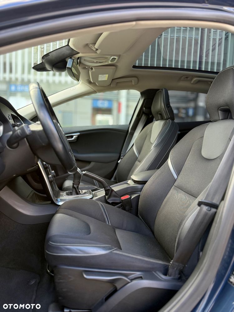 Volvo V40 D4 Momentum - 19