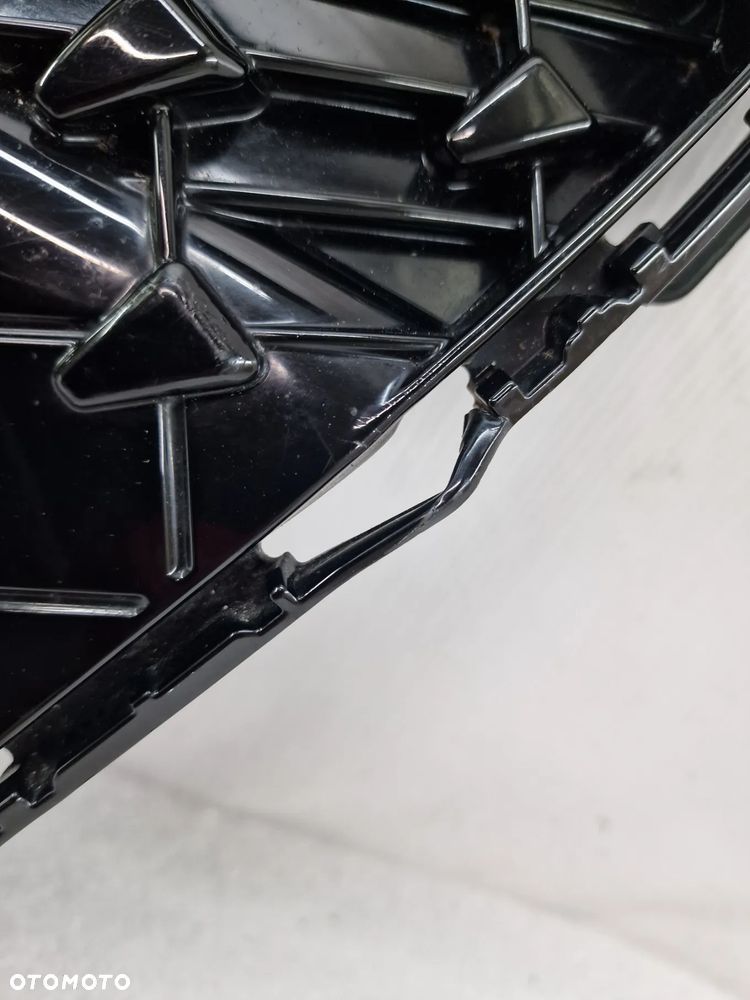 TOYOTA AYGO X CROSS 20- KRATKA ŚRODKOWA ZDERZAKA PRZEDNIEGO PRZÓD , NA PDC , NR 53111-0H140 , 53111-0H080 , NR AUKCJI KR483 - 9