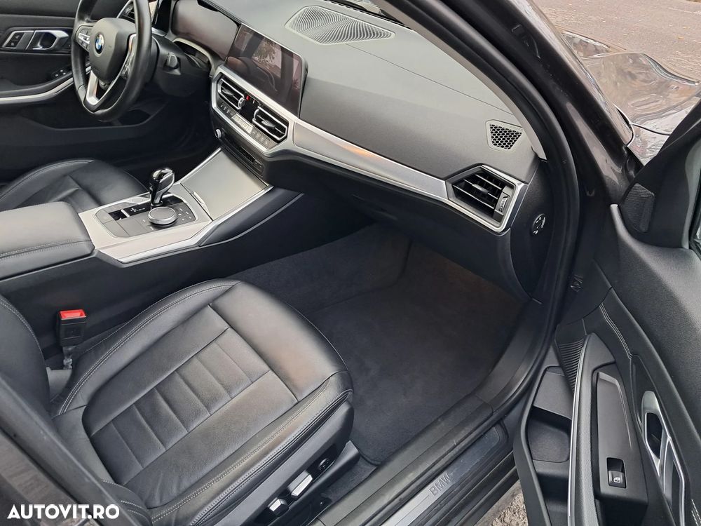 BMW Seria 3 330i AT Luxury Line - 14