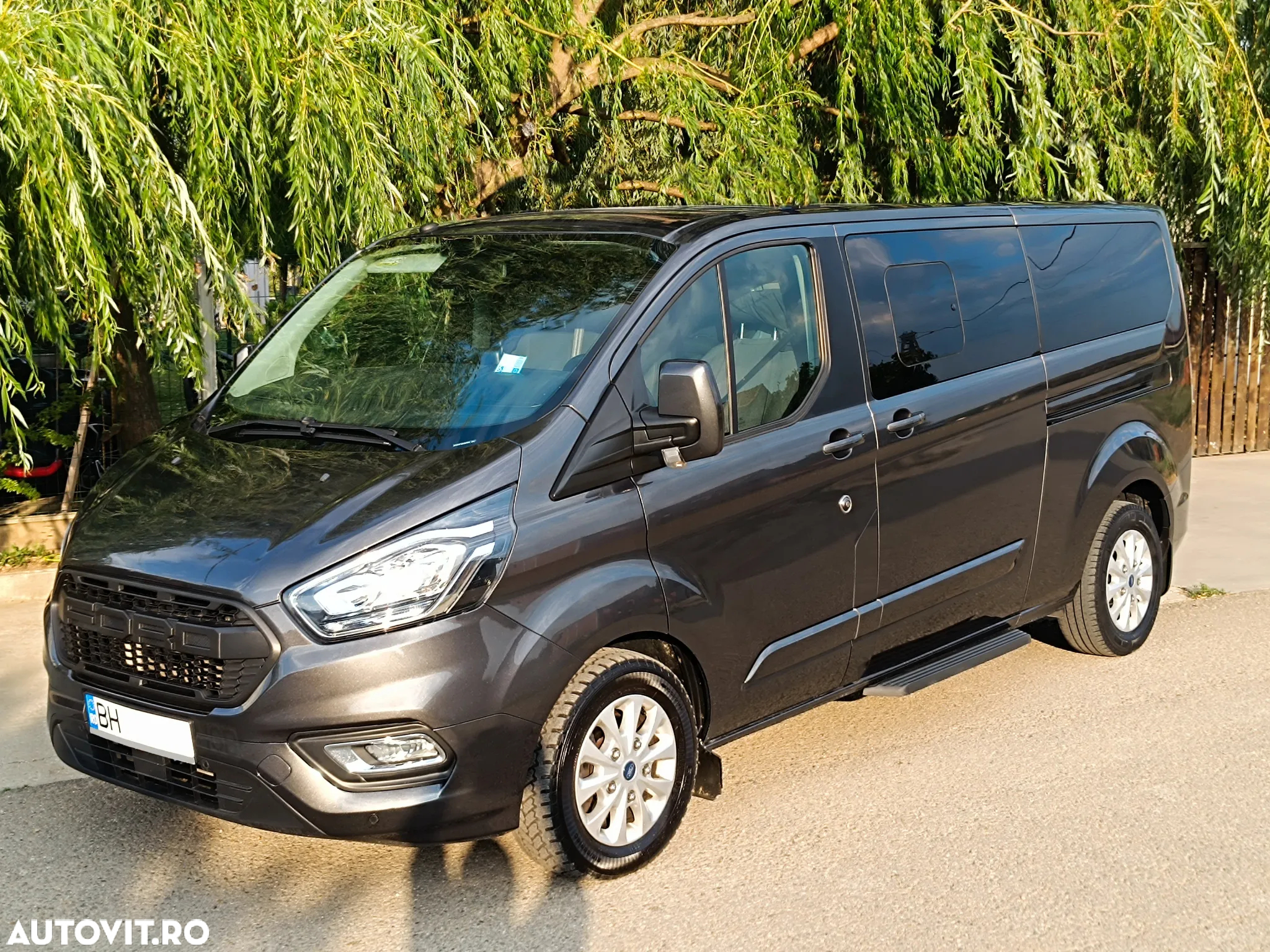 Ford Tourneo Custom Bus 320 2.0 EcoBlue 170 CP L2H1 Titanium Aut. - 3