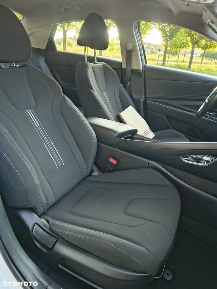 Hyundai Elantra 1.6 Executive CVT - 12