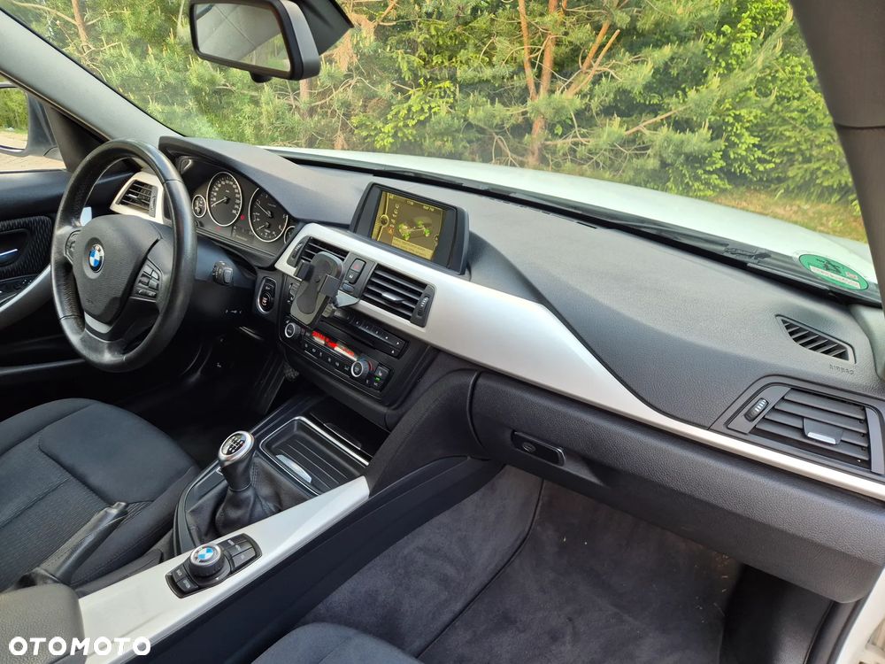 BMW Seria 3 318d Modern Line - 19