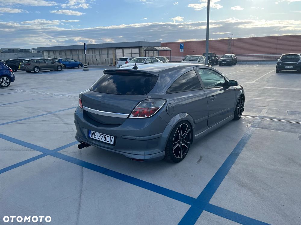 Opel Astra 2.0 T Cosmo - 4