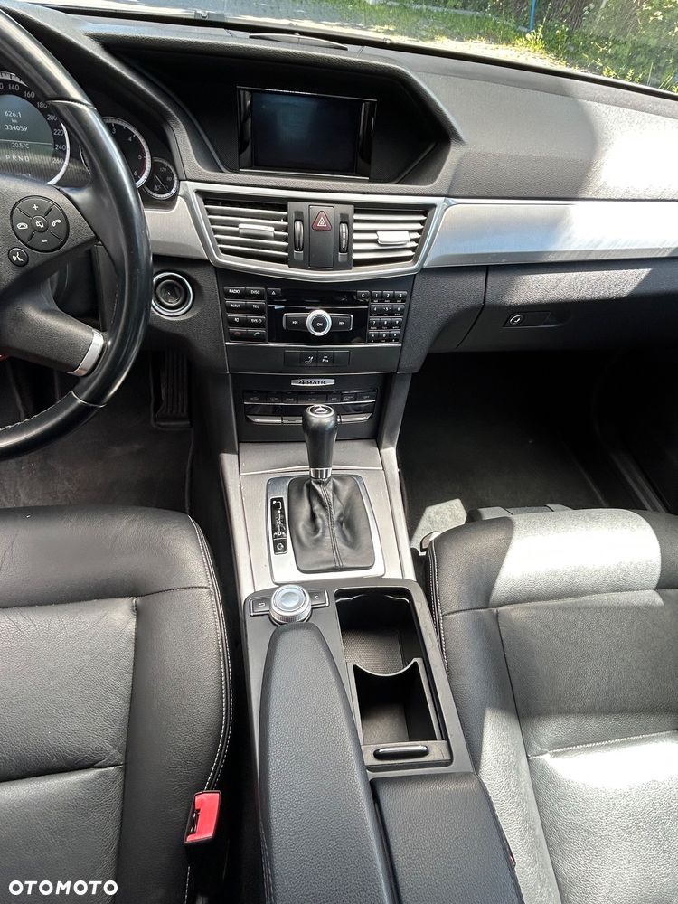 Mercedes-Benz Klasa E 250 CDI DPF 4Matic BlueEFFICIENCY 7G-TRONIC Avantgarde - 20