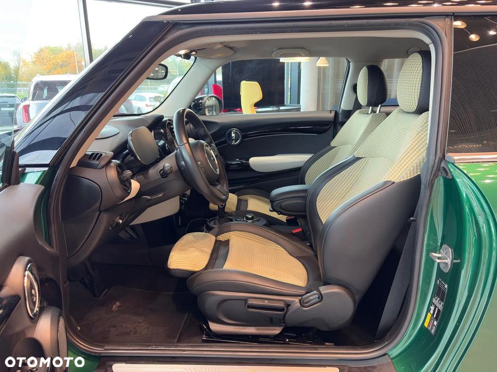 MINI Cooper SE Classic Trim - 26