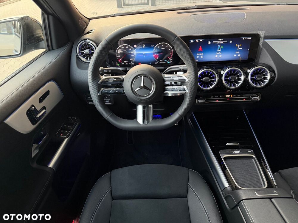 Mercedes-Benz GLA - 14